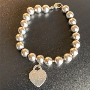Tiffany & Co. Bead Bracelet Silver with a Heart.